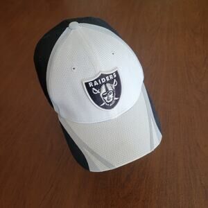 Oakland Raiders Hat Cap New Era Size M/L White 39Thirty Flex Stretch Fitted NFL